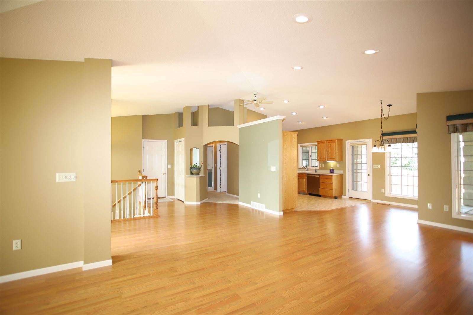 909 15 1/2 Ave SE, Minot, ND 58701