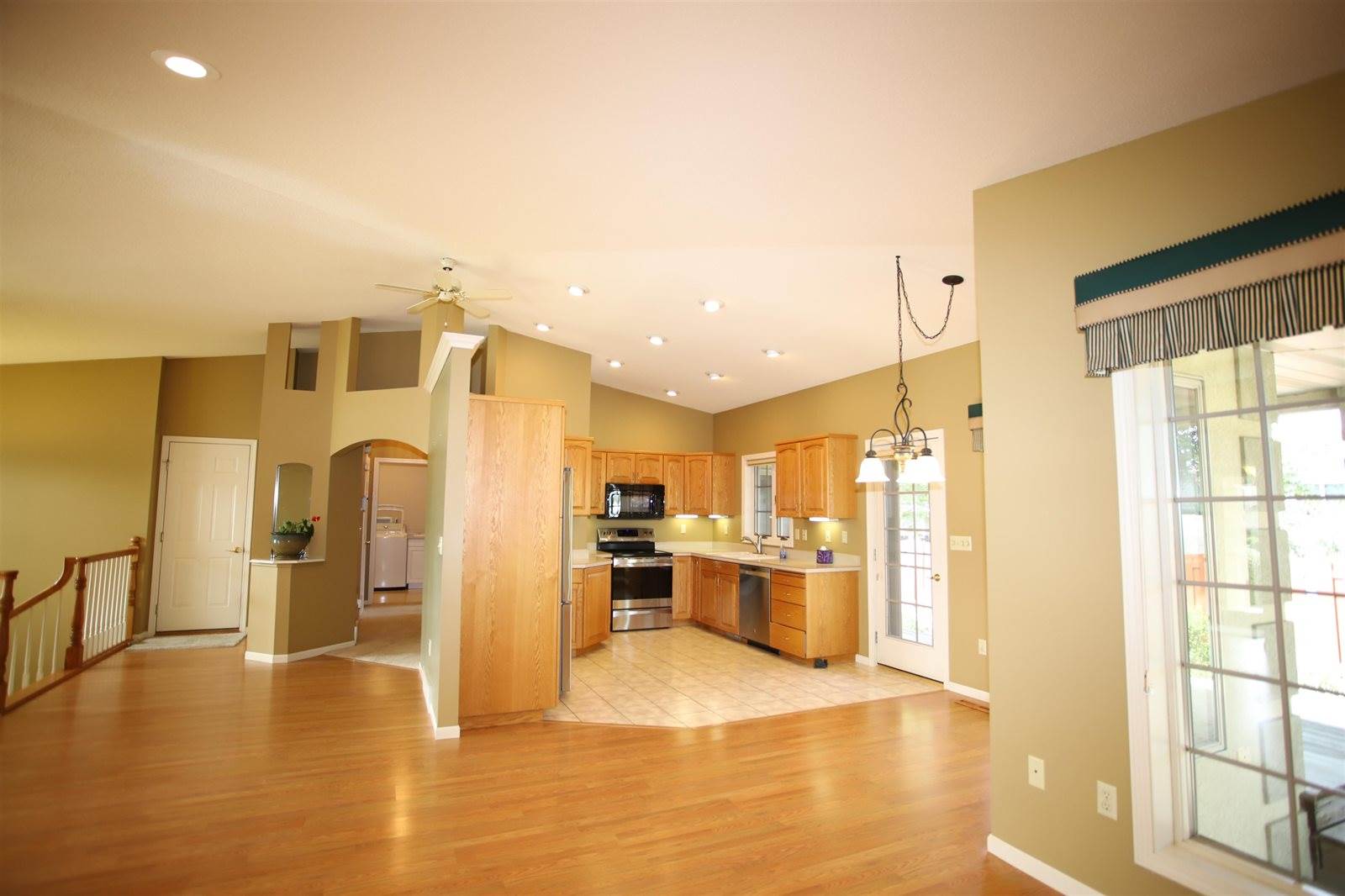 909 15 1/2 Ave SE, Minot, ND 58701