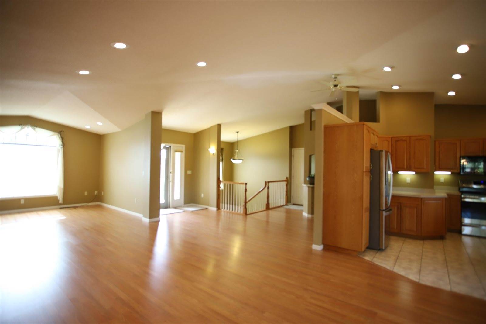 909 15 1/2 Ave SE, Minot, ND 58701