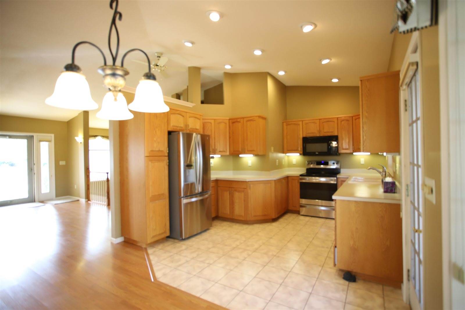 909 15 1/2 Ave SE, Minot, ND 58701