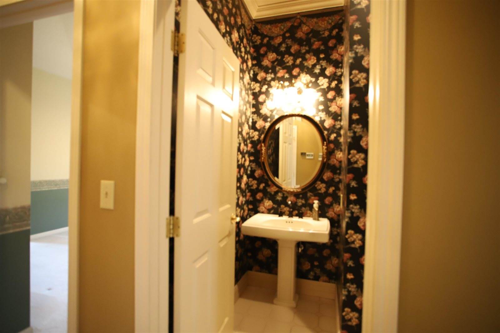 909 15 1/2 Ave SE, Minot, ND 58701