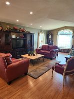 909 15 1/2 Ave SE, Minot, ND 58701