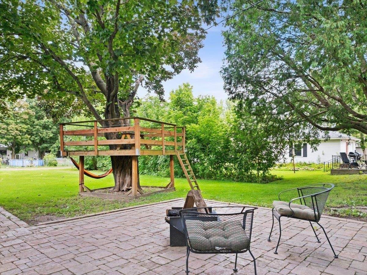 910 S Cedar Avenue, Marshfield, WI 54449