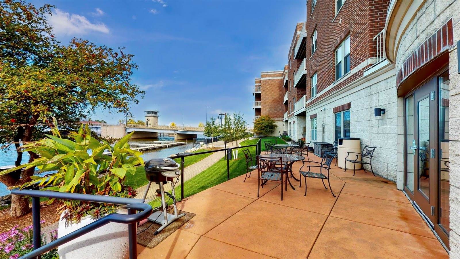 118 South Washington Street, Green Bay, WI 54301