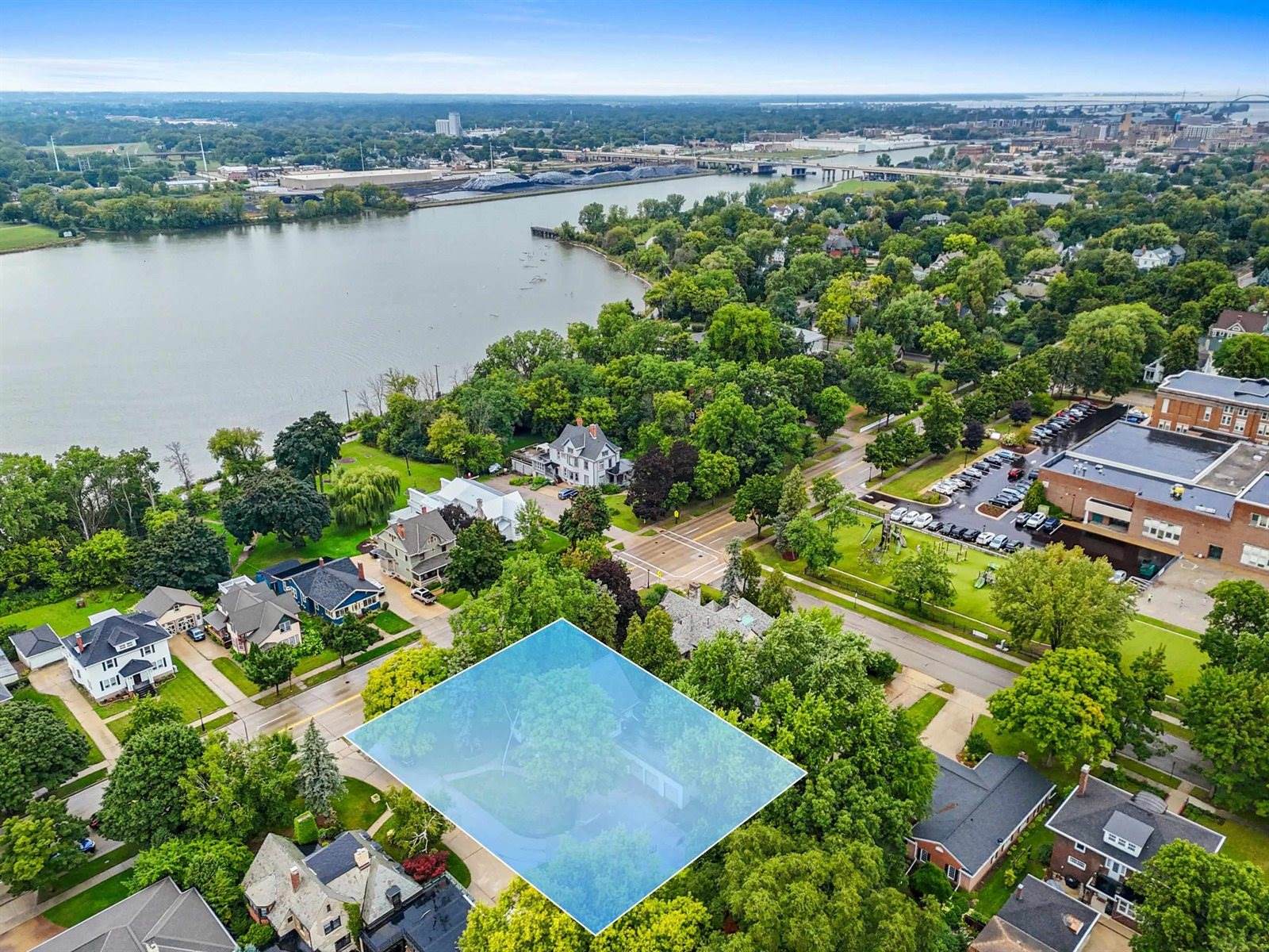 1115 South Monroe Avenue, Green Bay, WI 54301