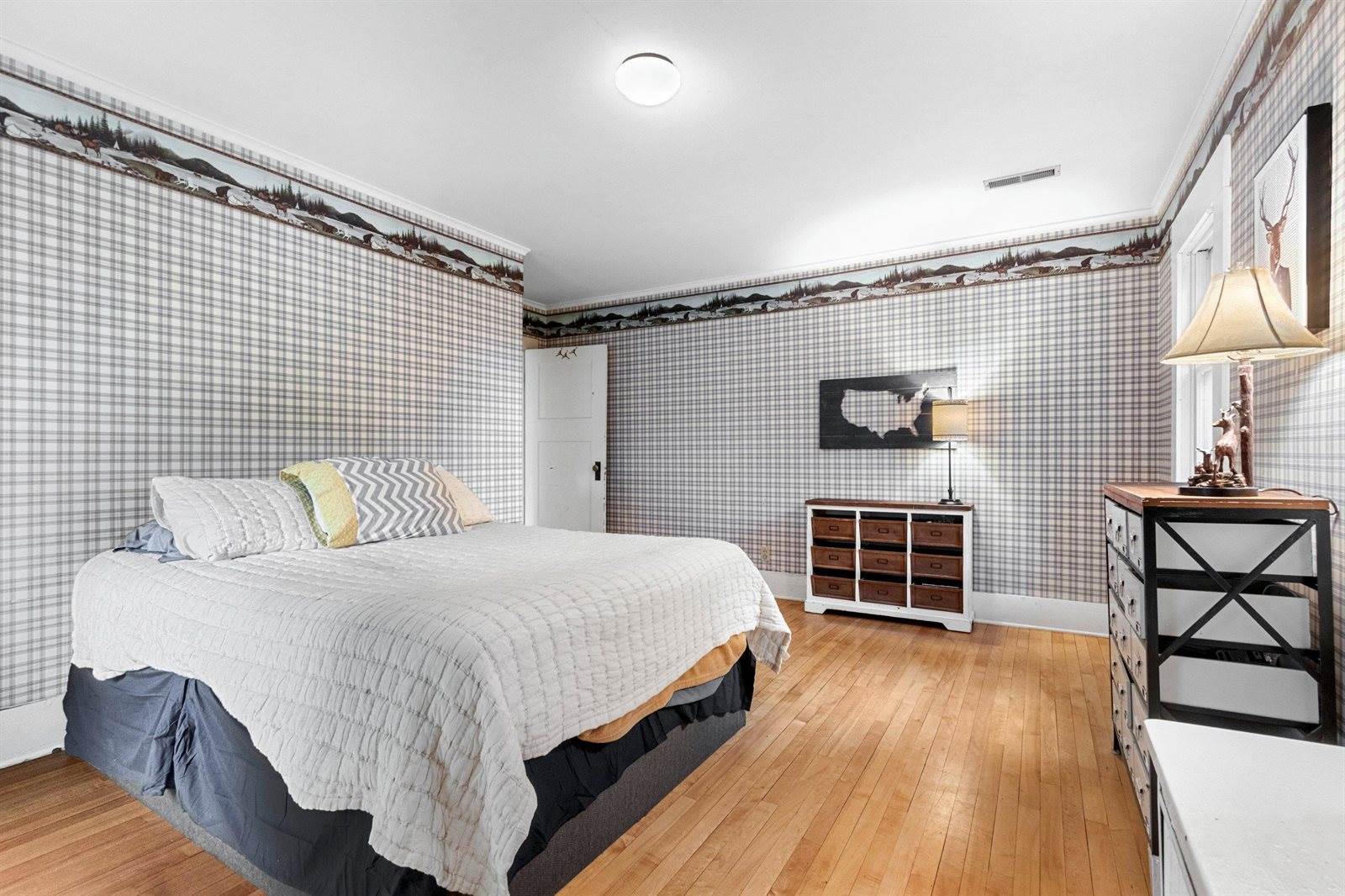 1115 South Monroe Avenue, Green Bay, WI 54301