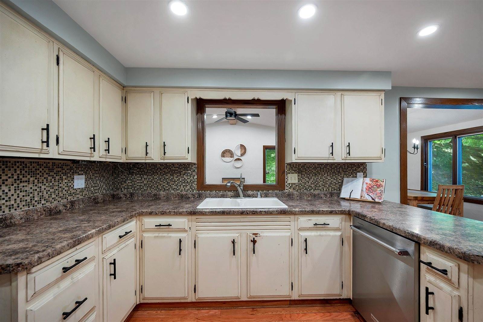 343 Swiss Hill Drive, Green Bay, WI 54302