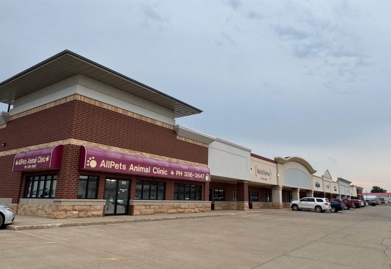 1310-1420 Lake St, Spirit Lake, IA 51360