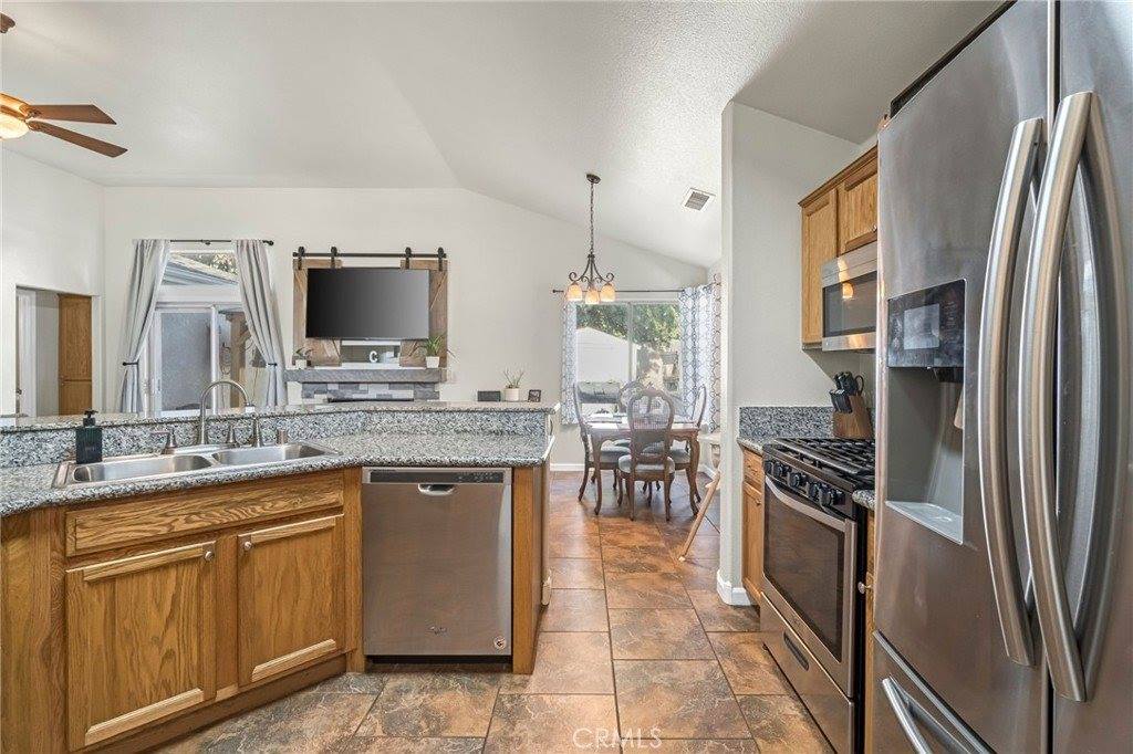 2200 Hanson Avenue, Clovis, CA 93611