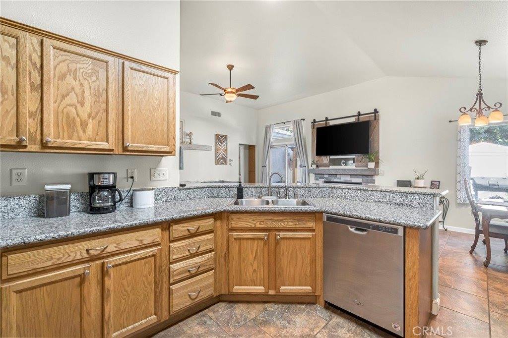 2200 Hanson Avenue, Clovis, CA 93611