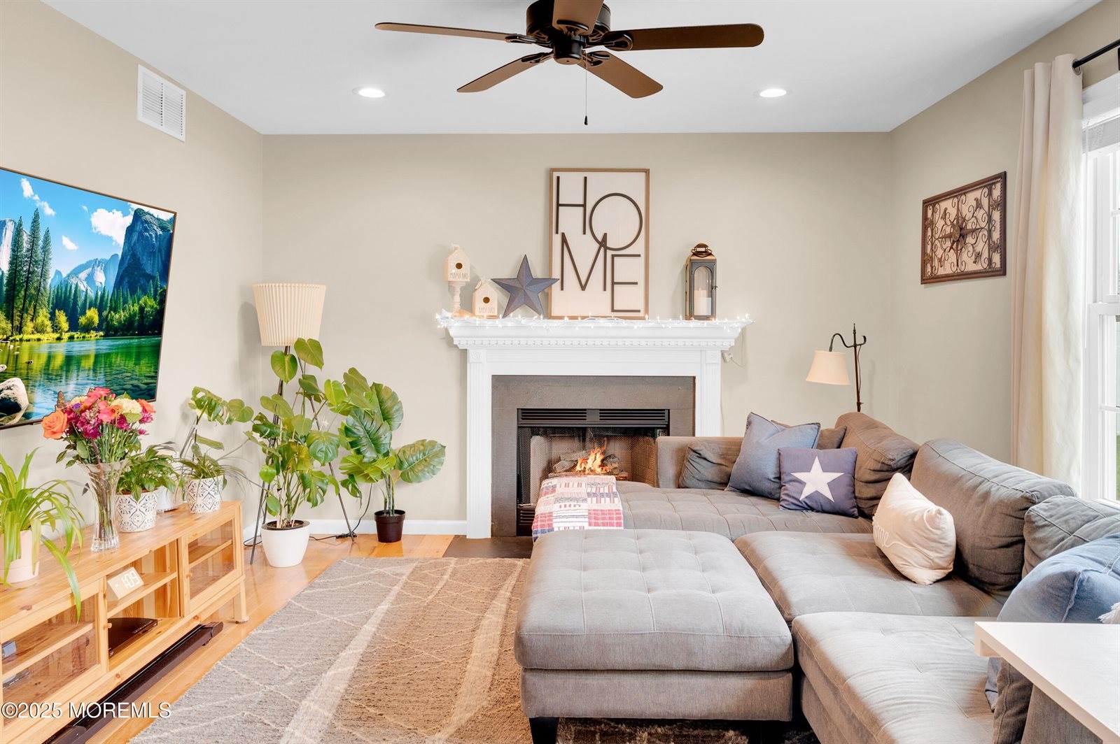 16 East Shenendoah Road, Howell, NJ 07731