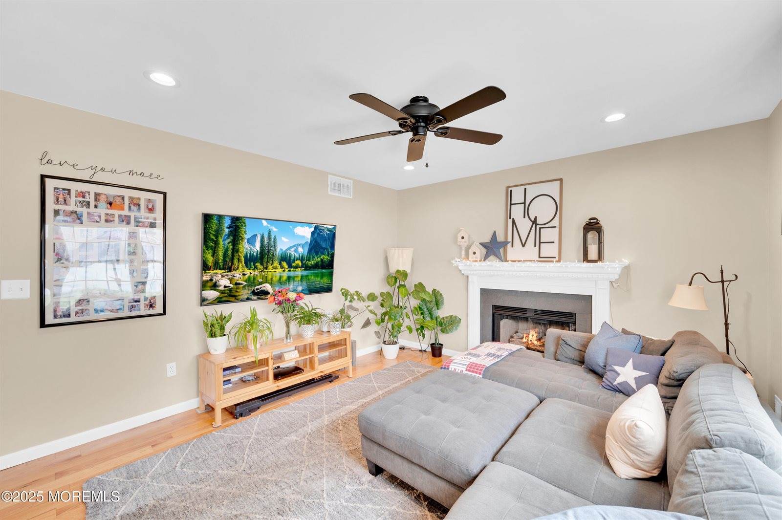 16 East Shenendoah Road, Howell, NJ 07731