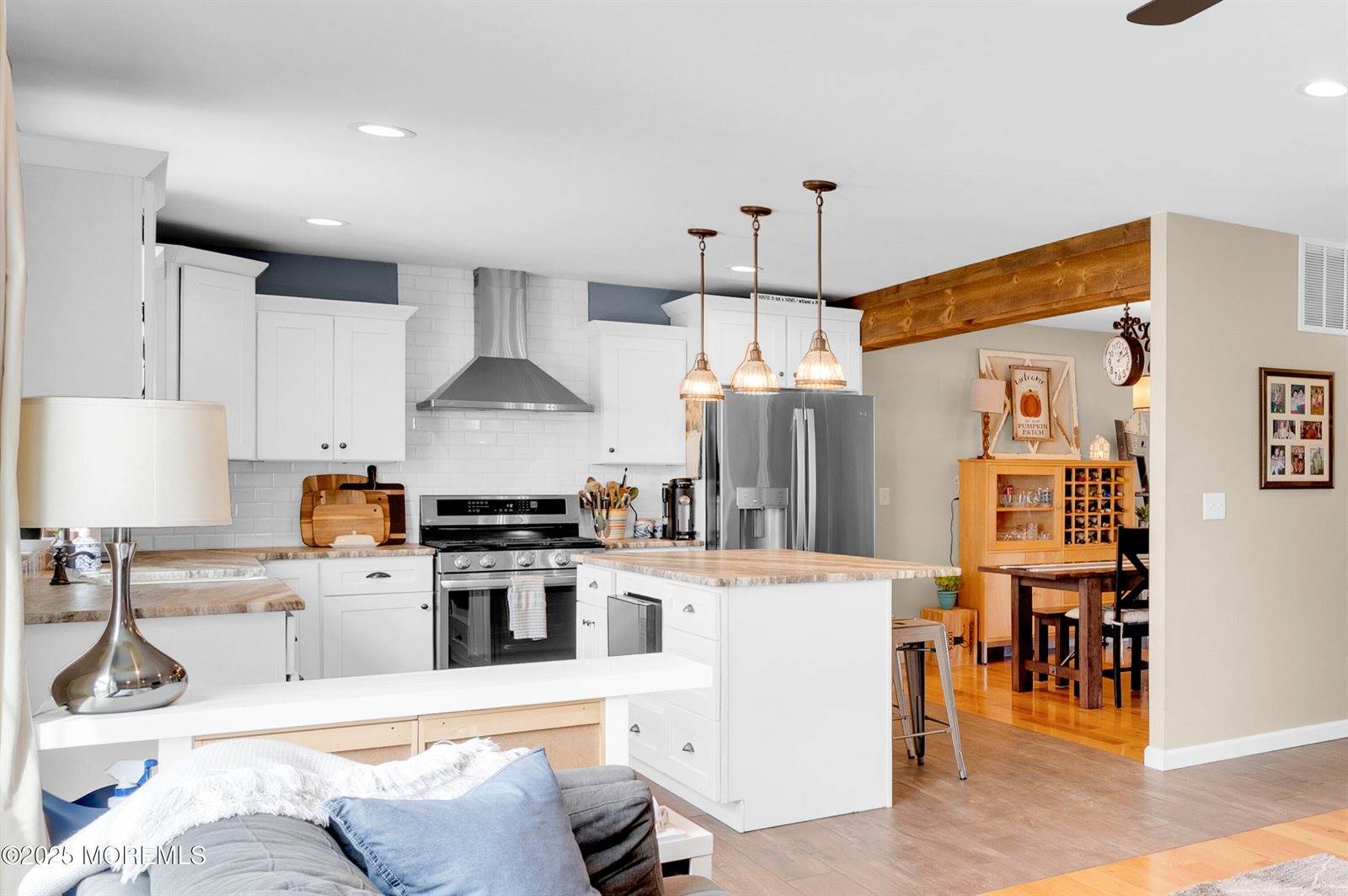 16 East Shenendoah Road, Howell, NJ 07731