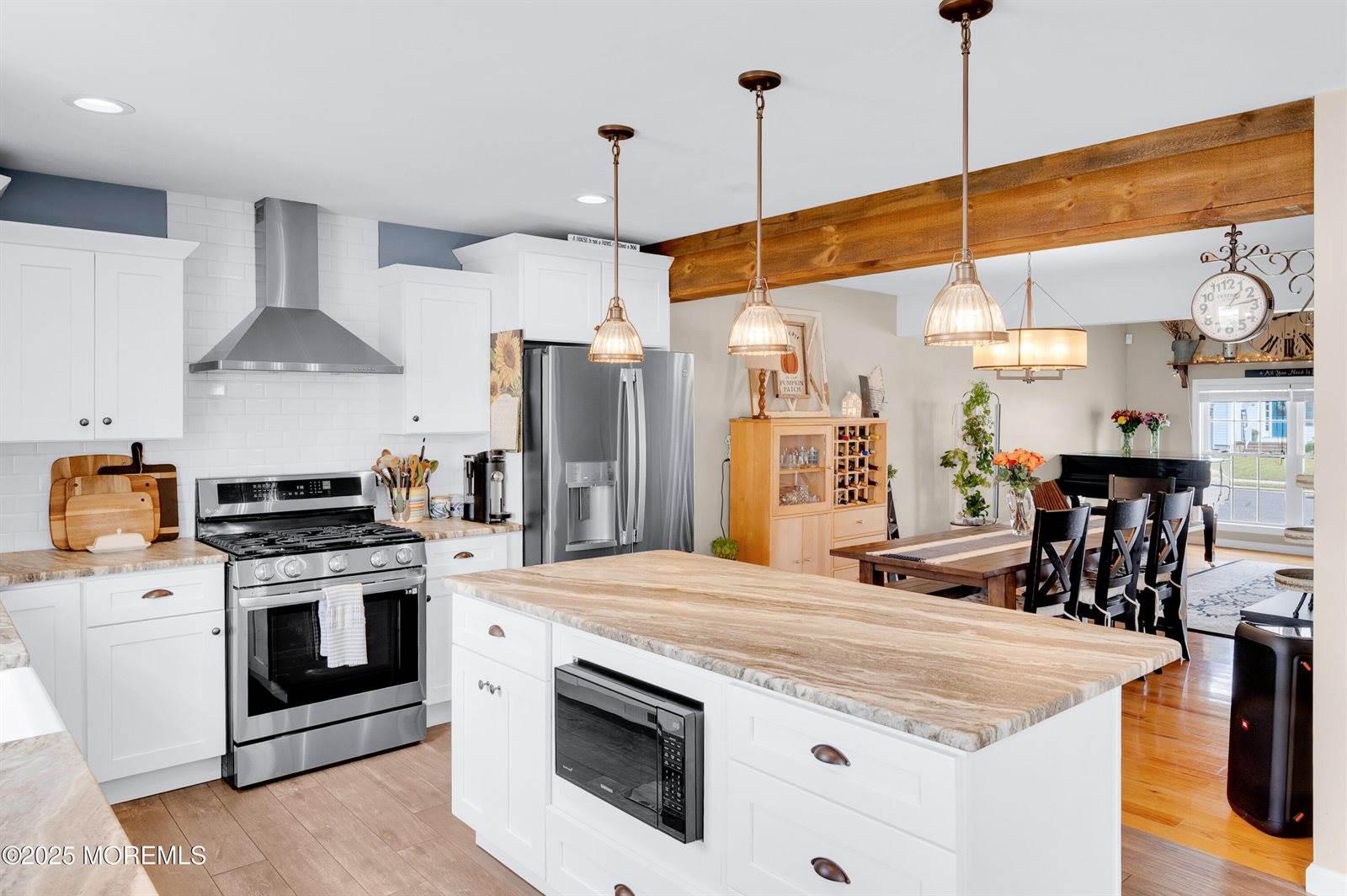 16 East Shenendoah Road, Howell, NJ 07731