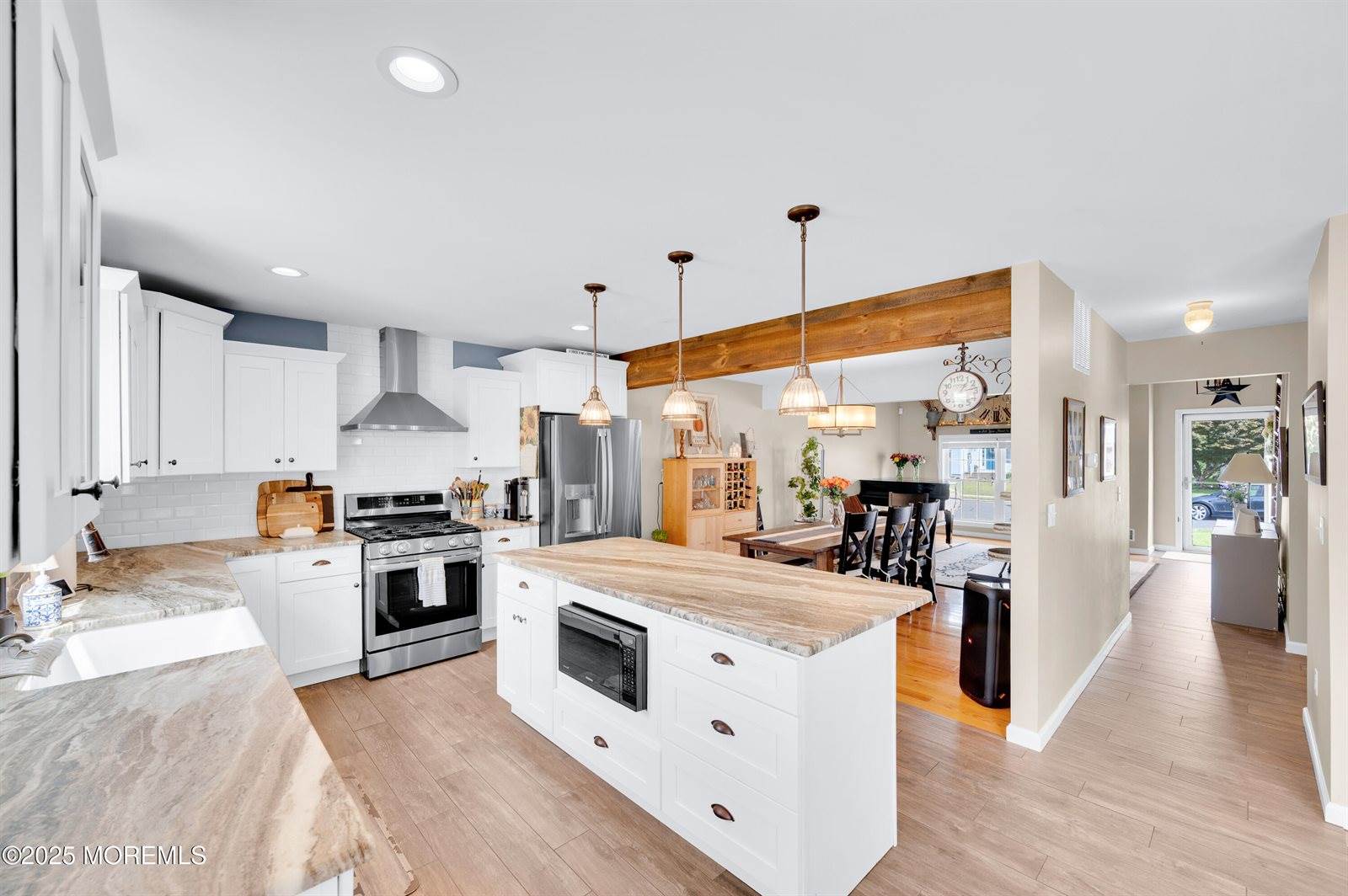 16 East Shenendoah Road, Howell, NJ 07731