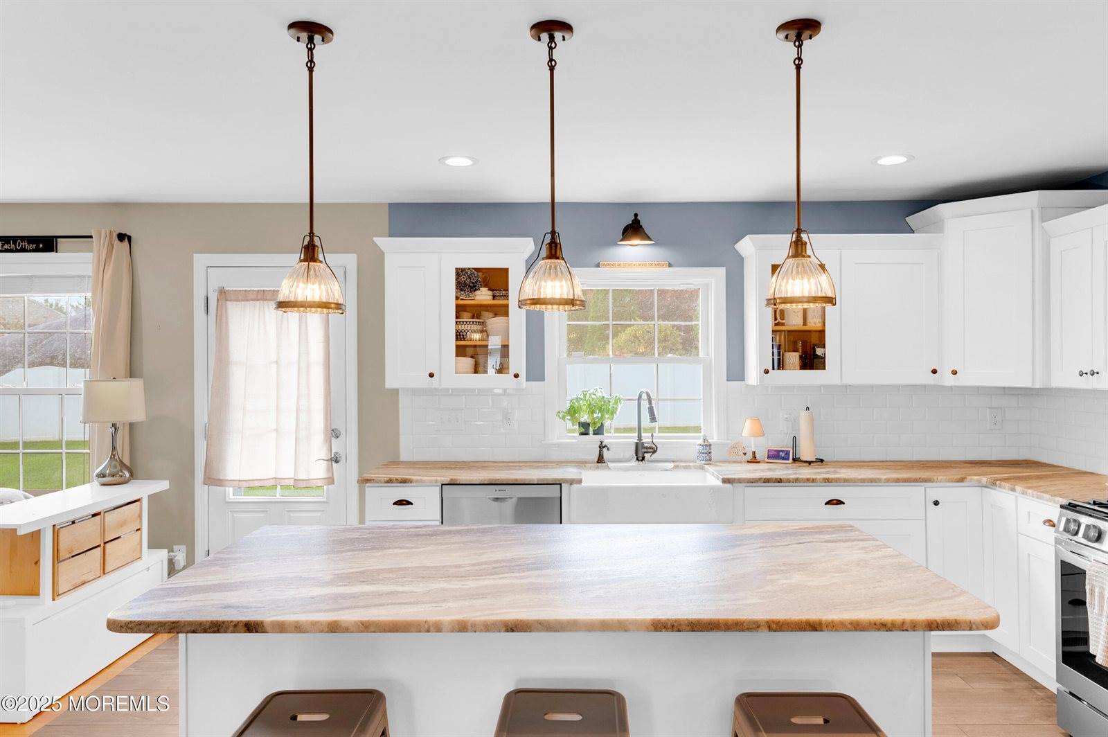 16 East Shenendoah Road, Howell, NJ 07731