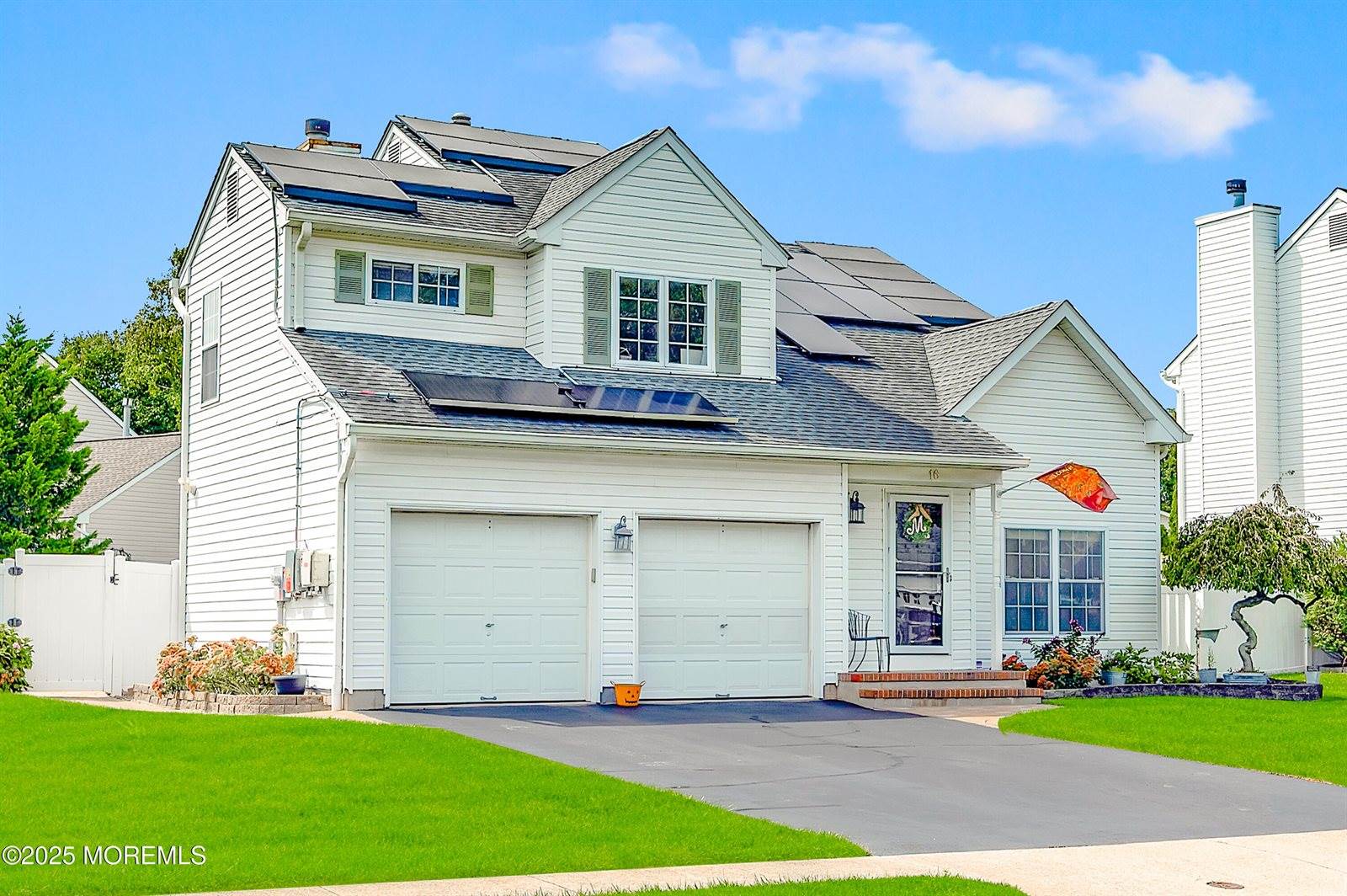 16 East Shenendoah Road, Howell, NJ 07731