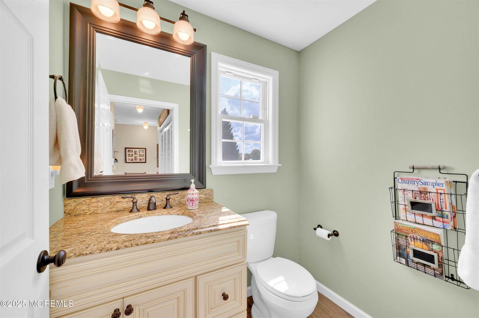 16 East Shenendoah Road, Howell, NJ 07731