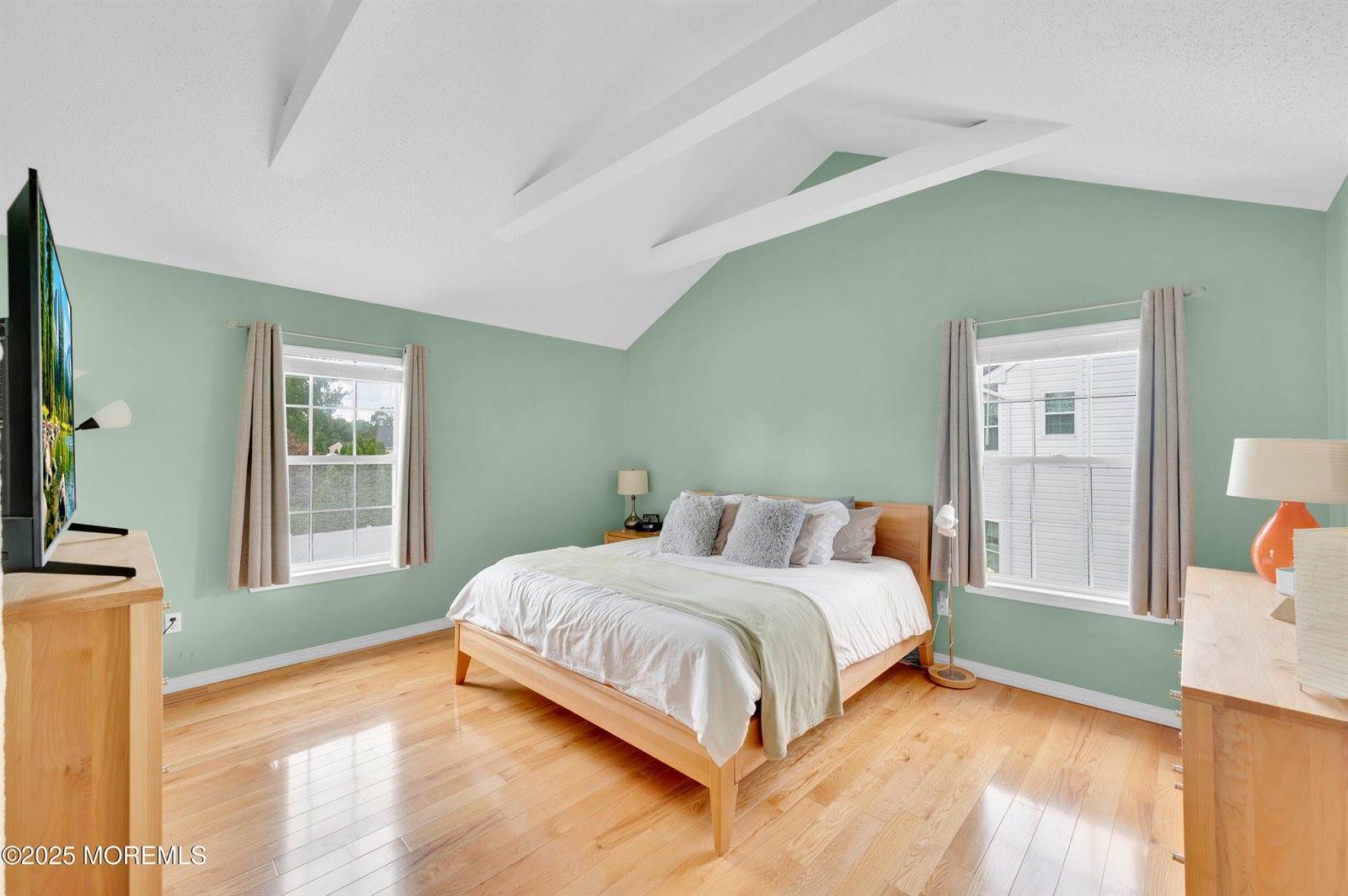 16 East Shenendoah Road, Howell, NJ 07731