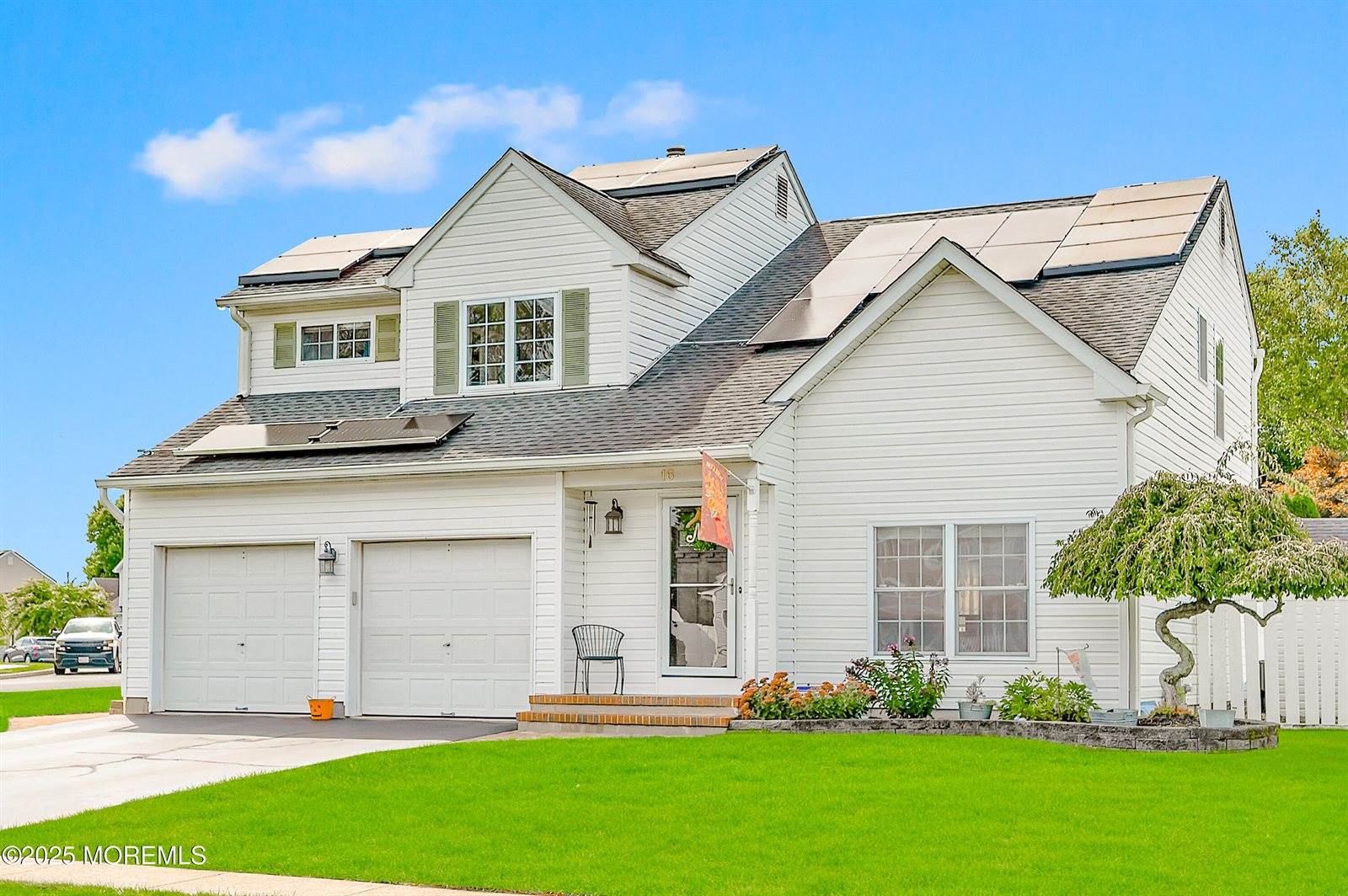 16 East Shenendoah Road, Howell, NJ 07731