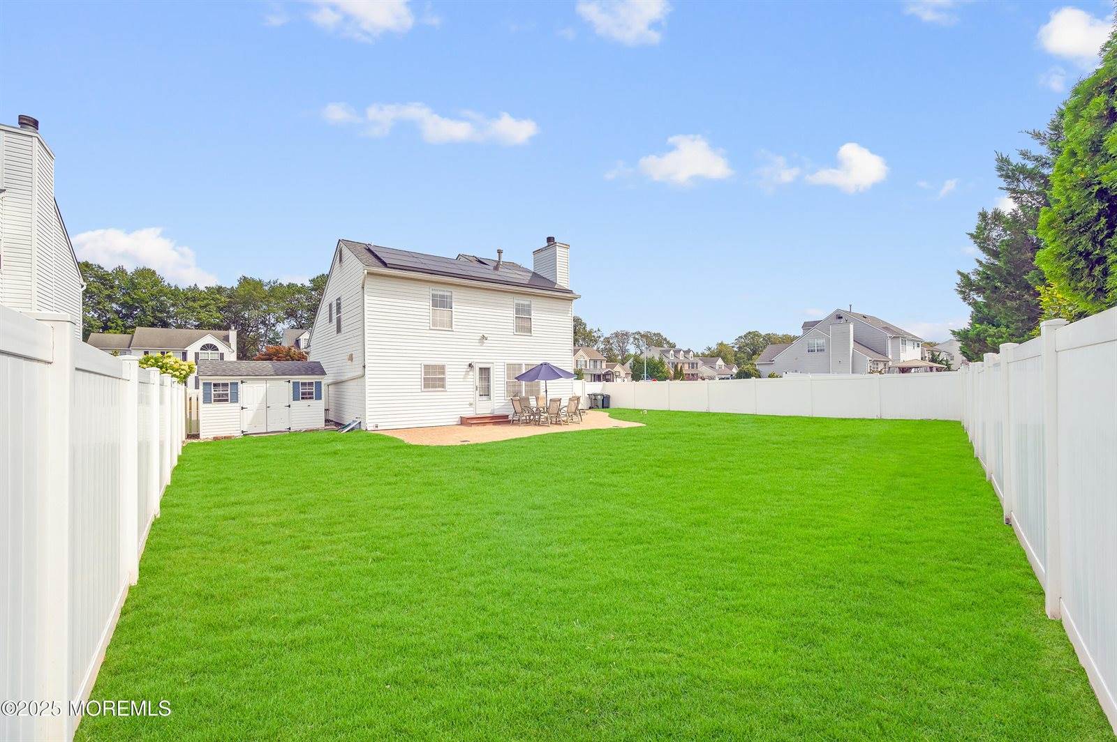 16 East Shenendoah Road, Howell, NJ 07731