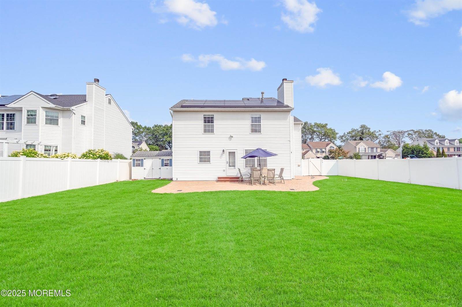 16 East Shenendoah Road, Howell, NJ 07731