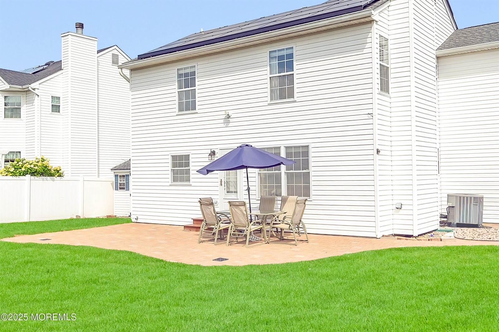 16 East Shenendoah Road, Howell, NJ 07731