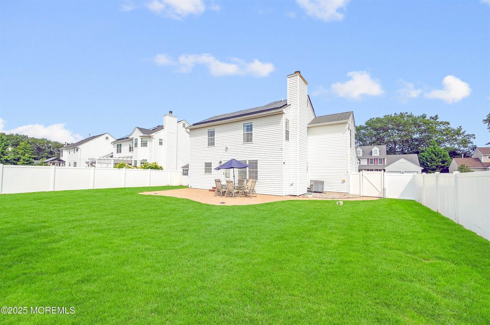 16 East Shenendoah Road, Howell, NJ 07731