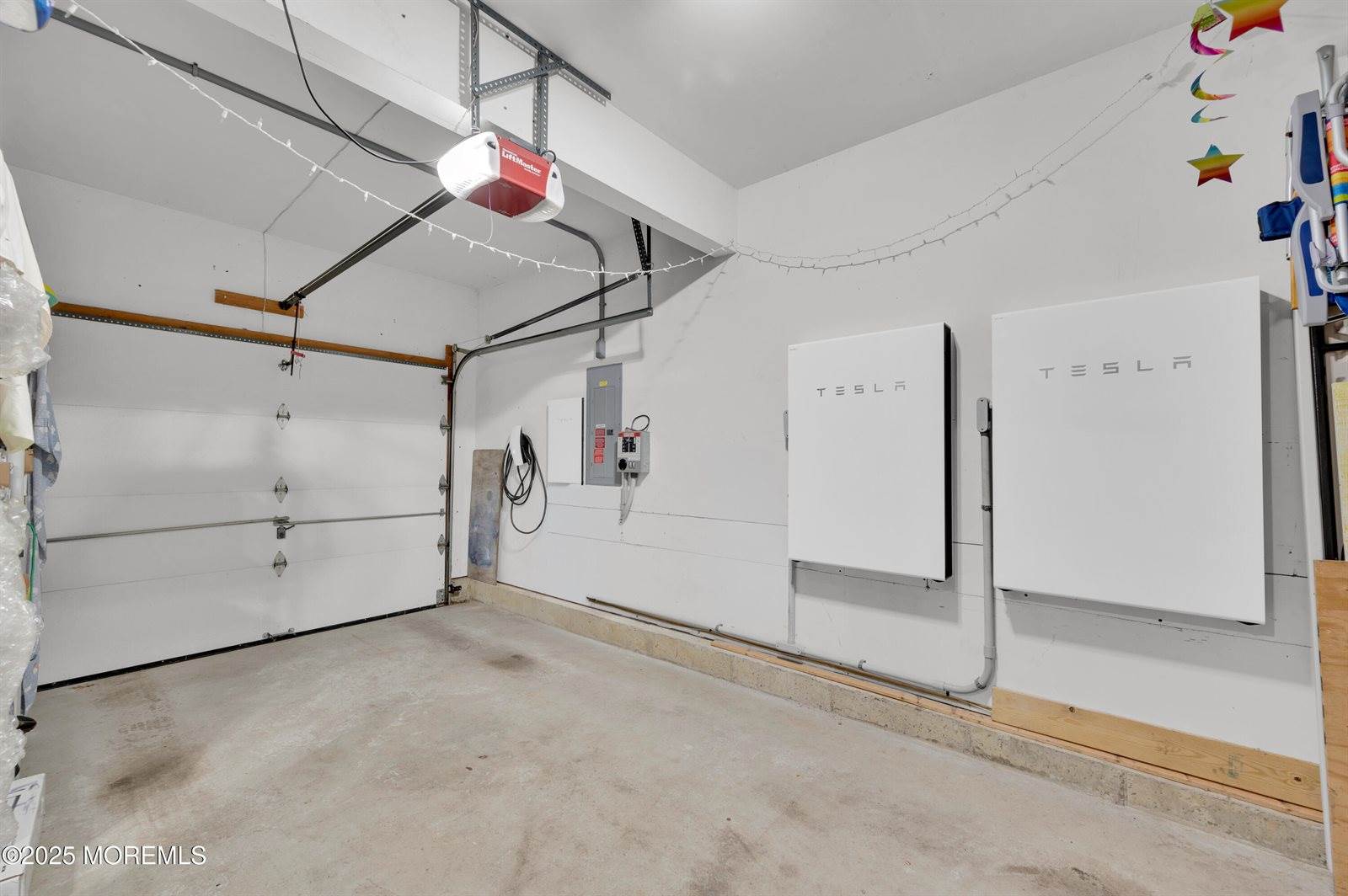 16 East Shenendoah Road, Howell, NJ 07731