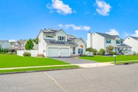 16 East Shenendoah Road, Howell, NJ 07731