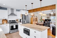 16 East Shenendoah Road, Howell, NJ 07731