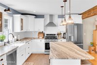 16 East Shenendoah Road, Howell, NJ 07731