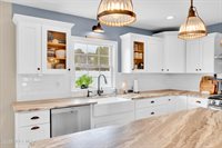 16 East Shenendoah Road, Howell, NJ 07731