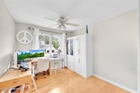 16 East Shenendoah Road, Howell, NJ 07731