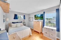 16 East Shenendoah Road, Howell, NJ 07731