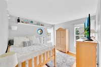 16 East Shenendoah Road, Howell, NJ 07731