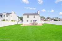 16 East Shenendoah Road, Howell, NJ 07731