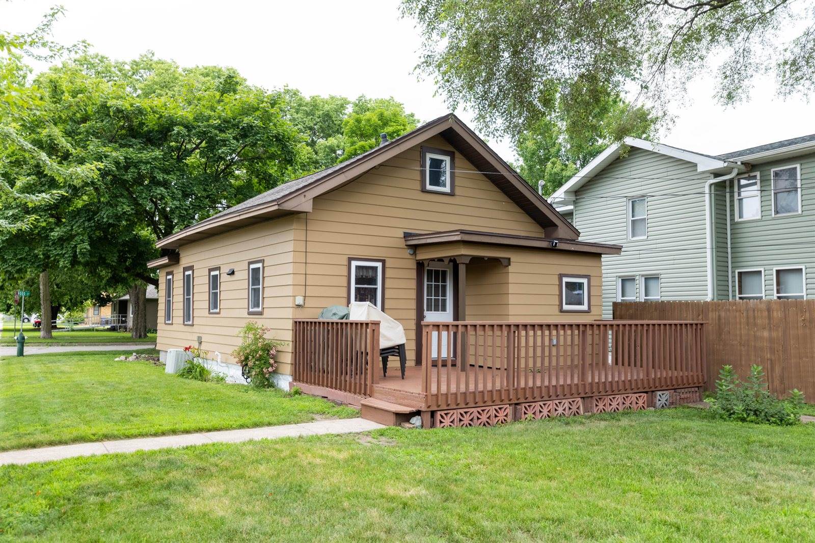 2302 Wood St, La Crosse, WI 54603