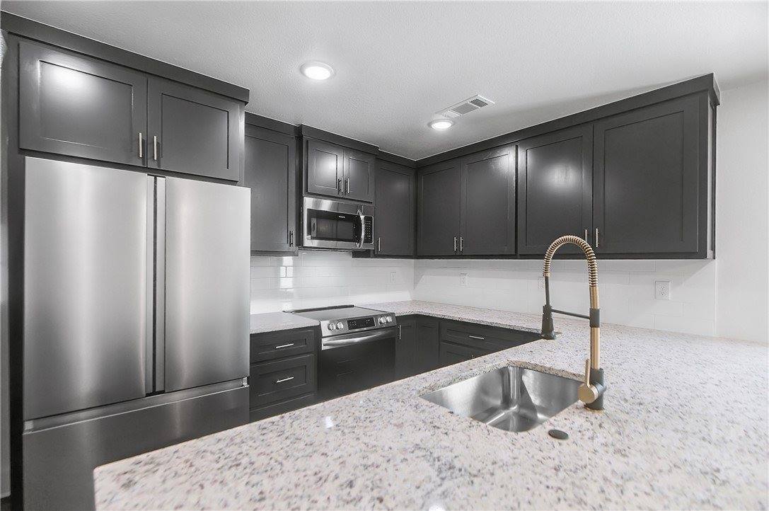 1102 Lockheed Street, Bentonville, AR 72712