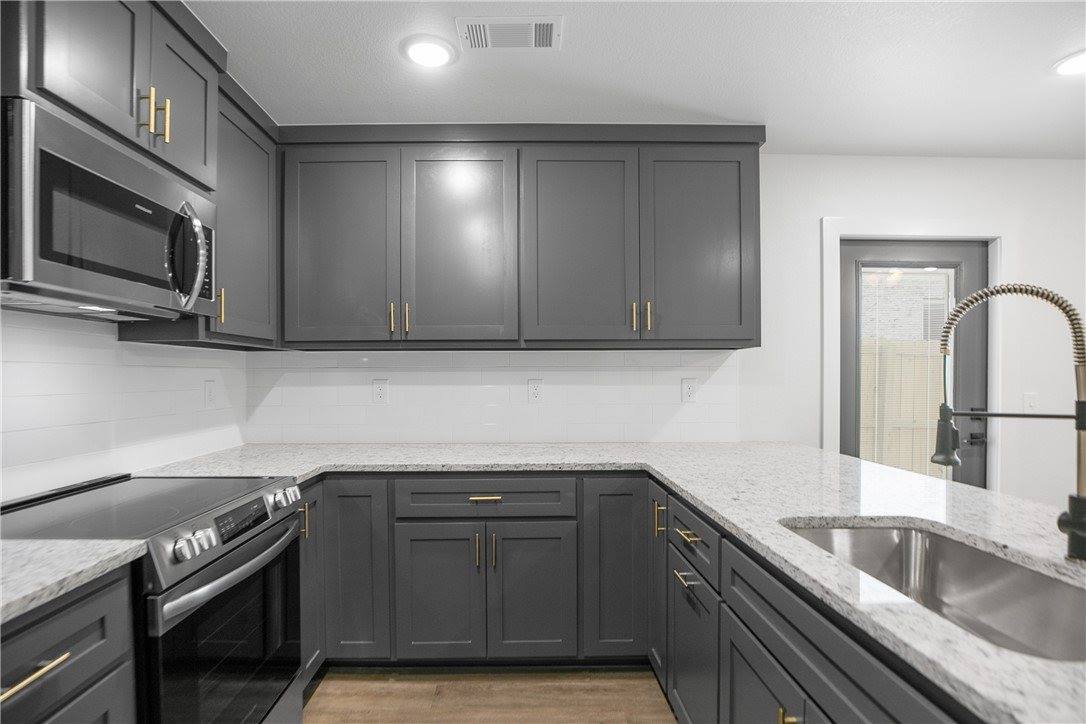 1102 Lockheed Street, Bentonville, AR 72712