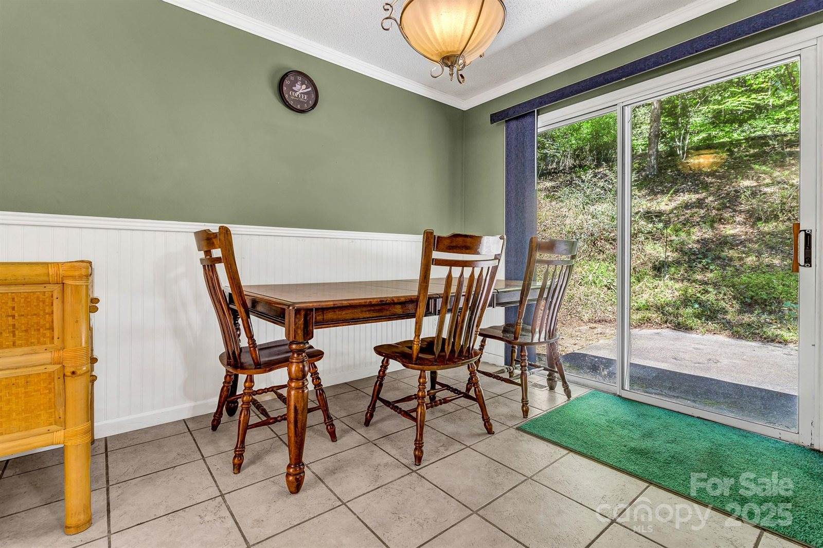 560 Hunters Ridge Drive, Mills River, NC 28759