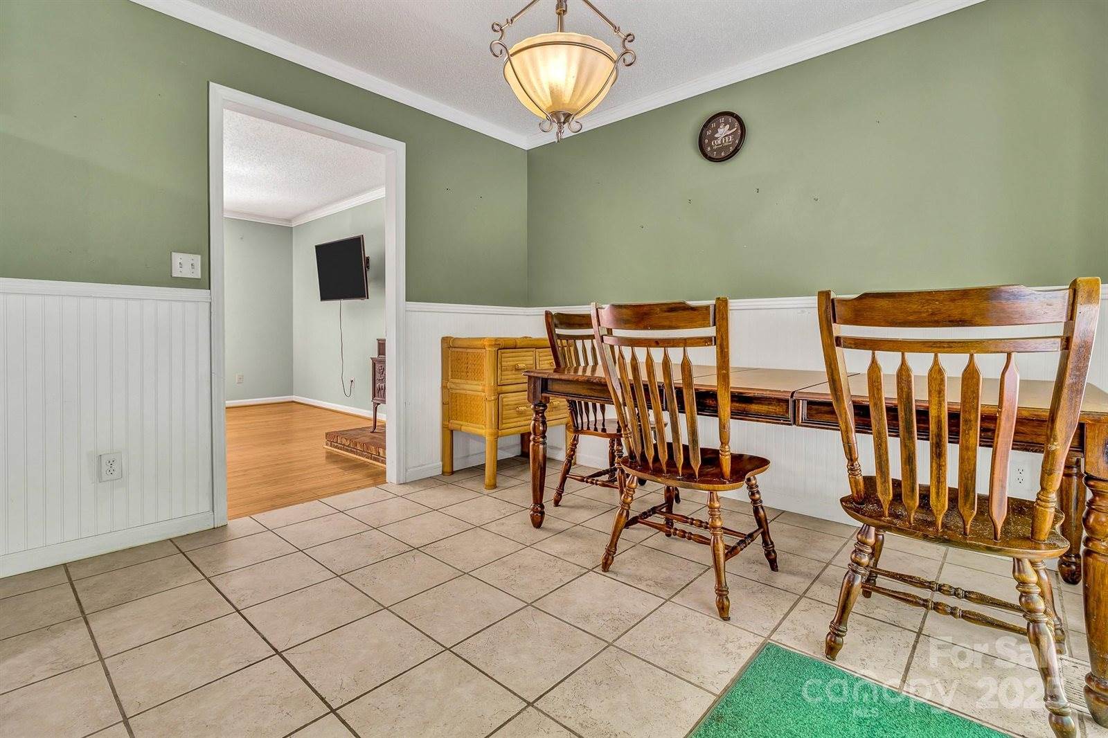 560 Hunters Ridge Drive, Mills River, NC 28759