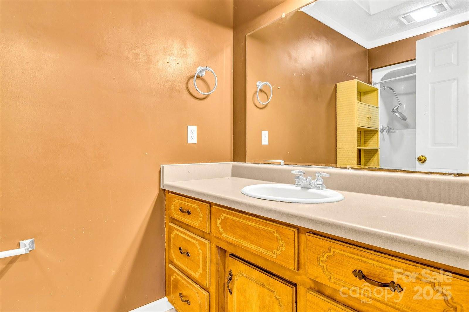 560 Hunters Ridge Drive, Mills River, NC 28759