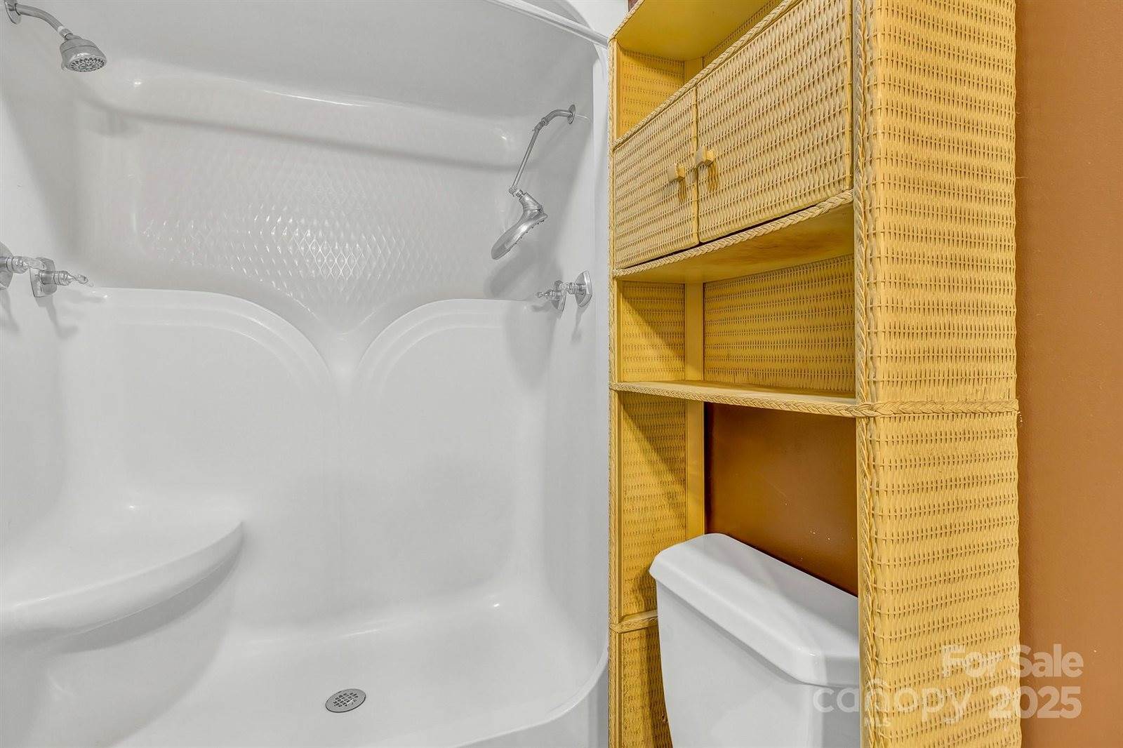 560 Hunters Ridge Drive, Mills River, NC 28759