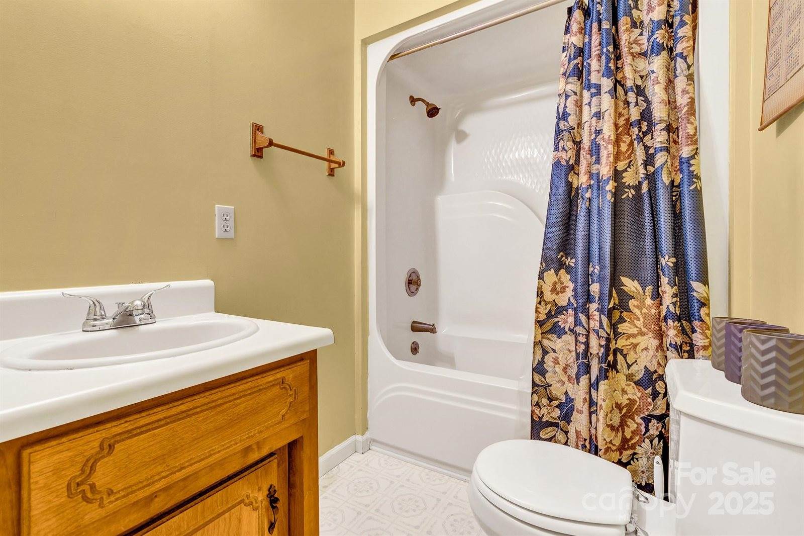 560 Hunters Ridge Drive, Mills River, NC 28759