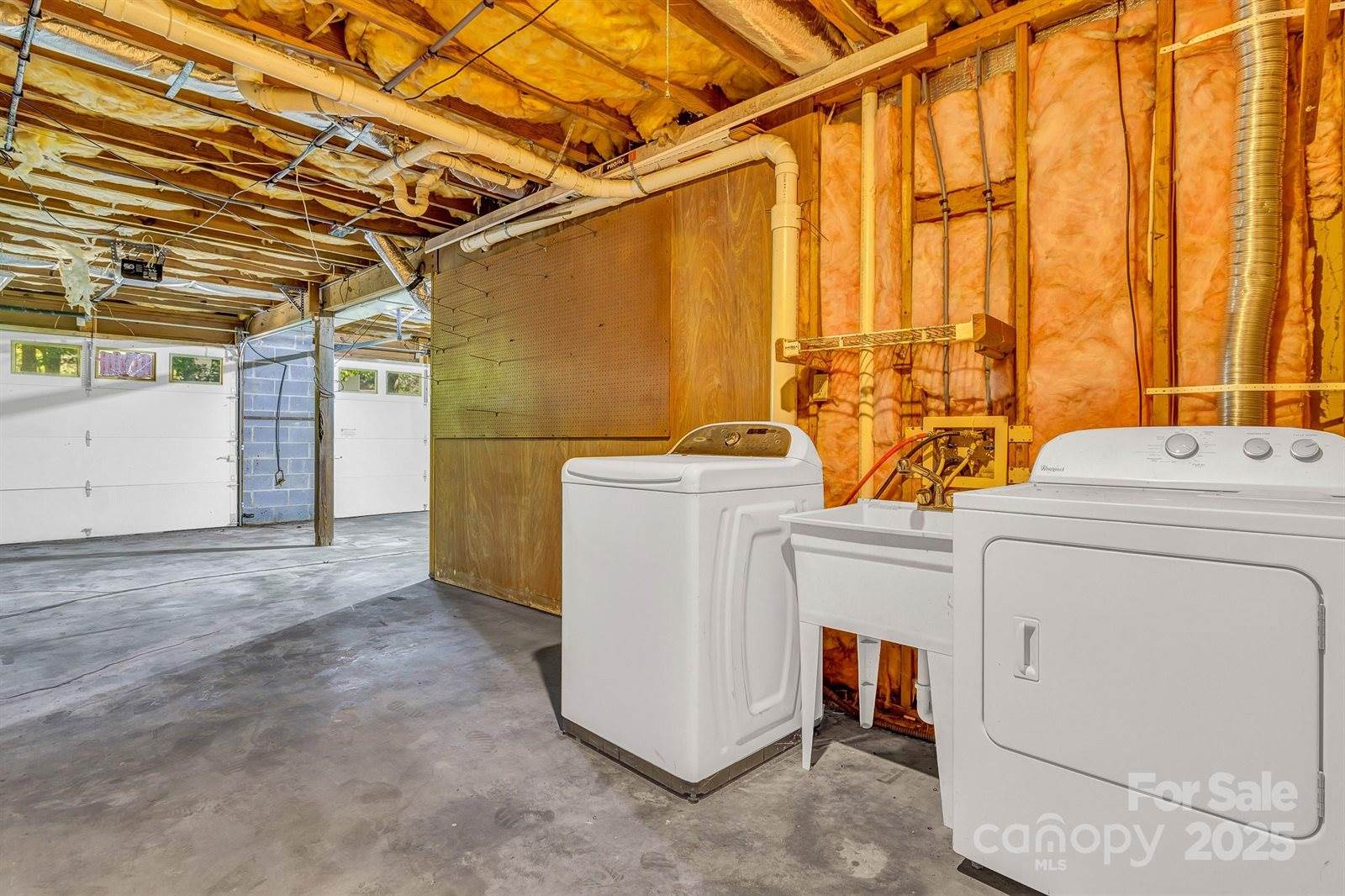 560 Hunters Ridge Drive, Mills River, NC 28759