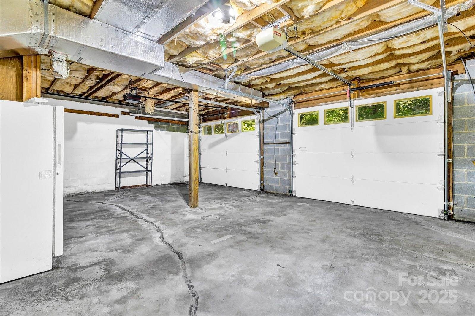 560 Hunters Ridge Drive, Mills River, NC 28759