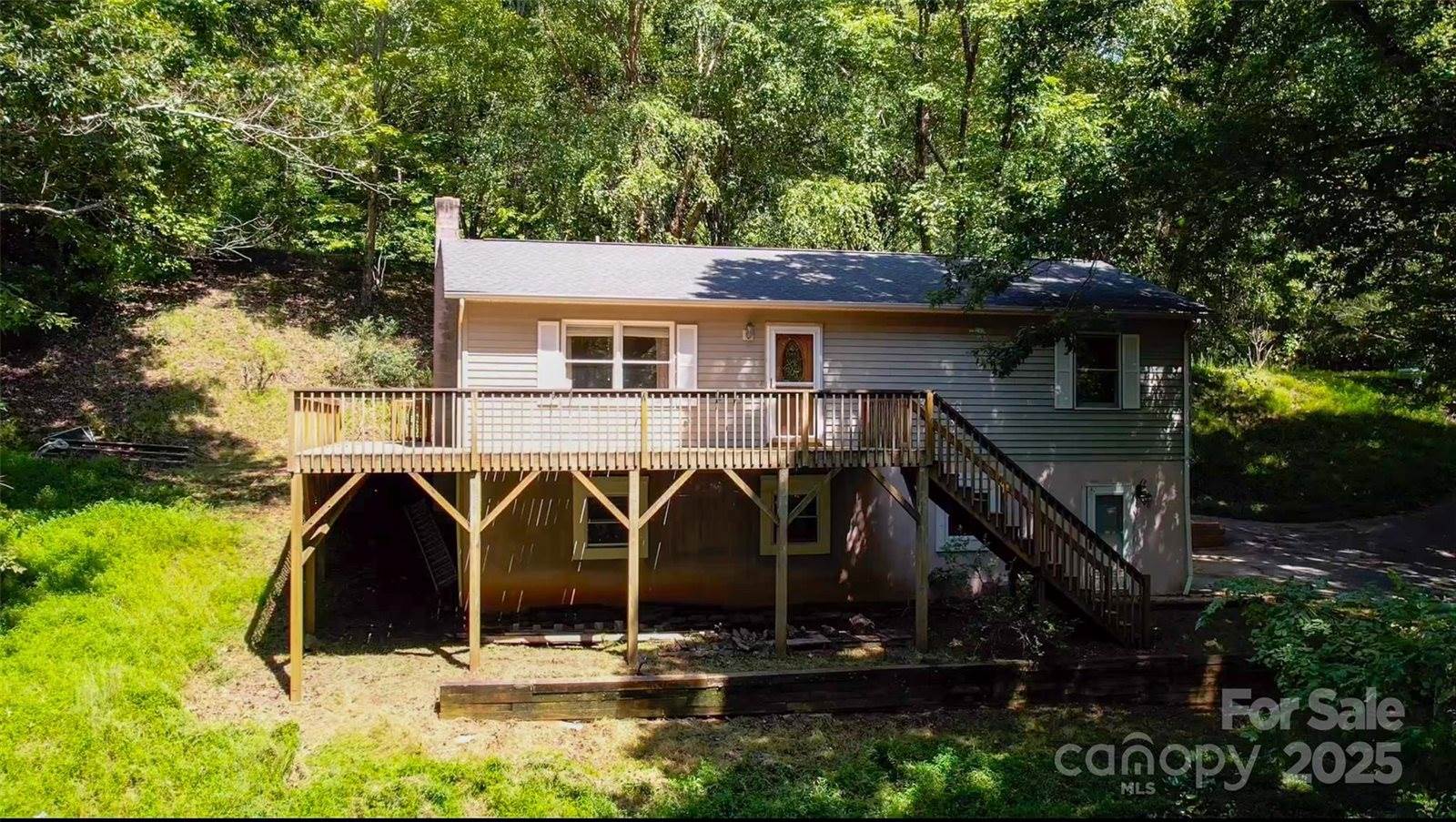 560 Hunters Ridge Drive, Mills River, NC 28759