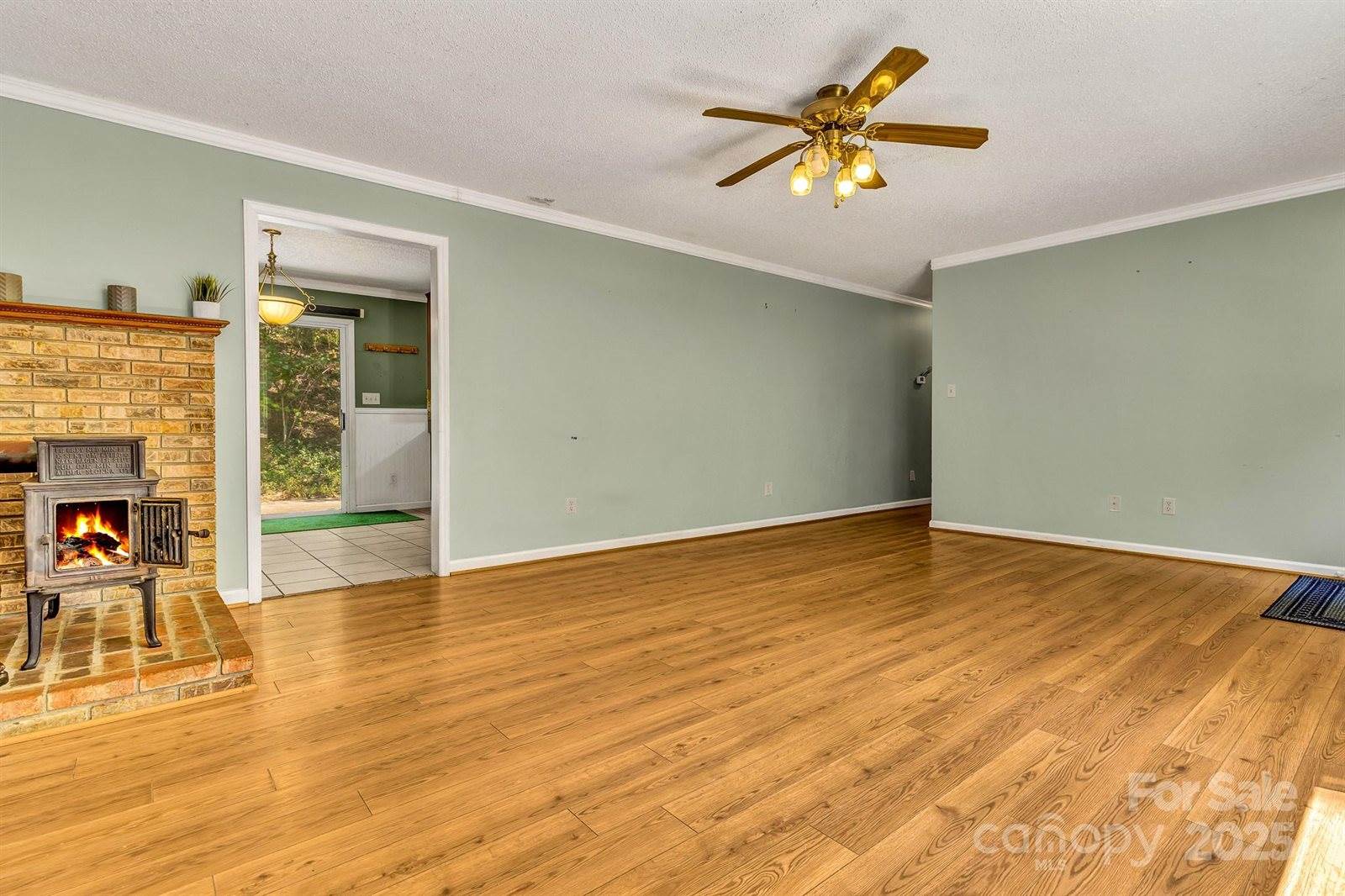 560 Hunters Ridge Drive, Mills River, NC 28759