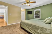 560 Hunters Ridge Drive, Mills River, NC 28759